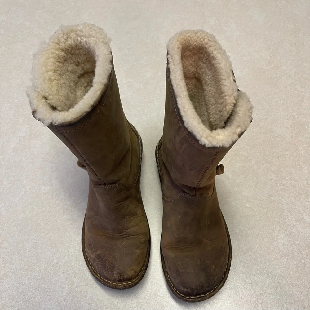 Ugg Kona Boots Chestnut Suede Leather Shearling Sheepskin Lined Toggle size 6